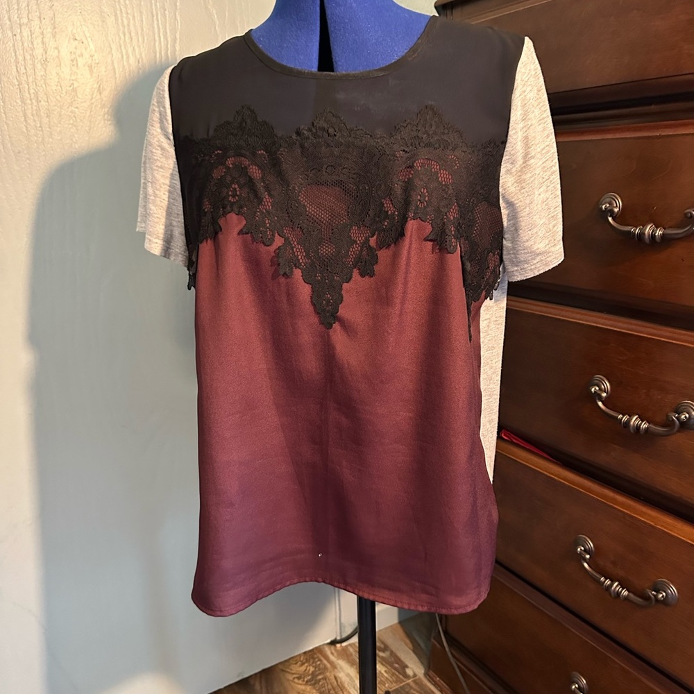 Apt 9 short sleeve dressy T-shirt, maroon/black/gray, with black lace on front L
